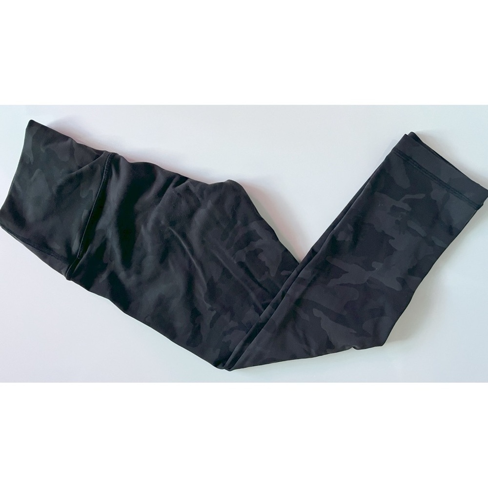 Lululemon • Wunder Under Crop Hi-Rise Full-On Luon 21" Incognito Camo Multi Grey